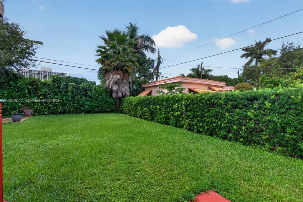 1590 NE 110th St Miami, FL 33161