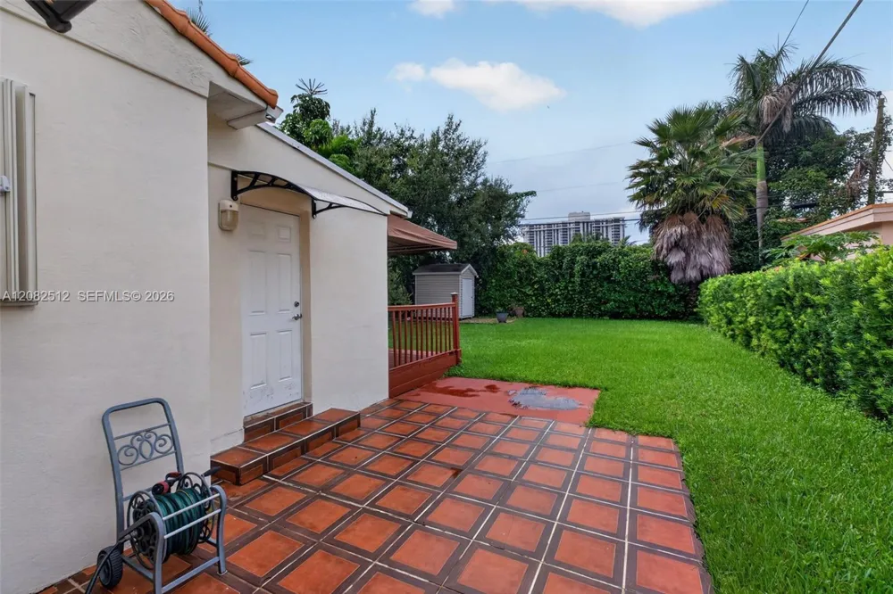 1590 NE 110th St Miami, FL 33161