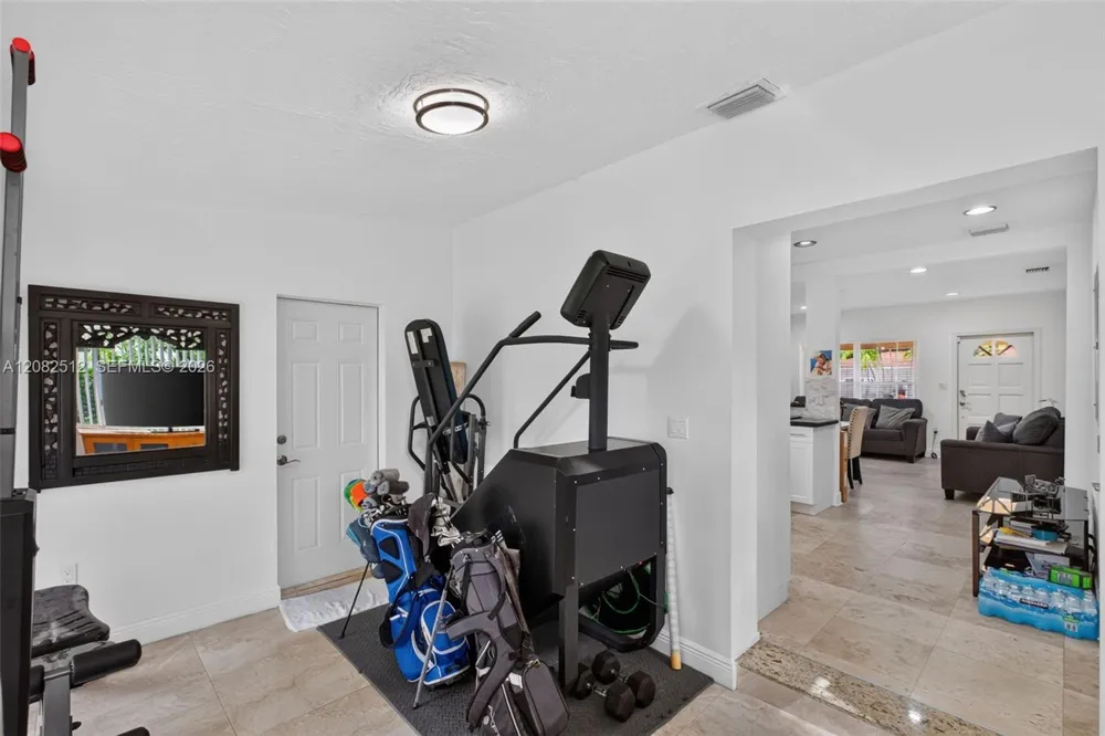 1590 NE 110th St Miami, FL 33161