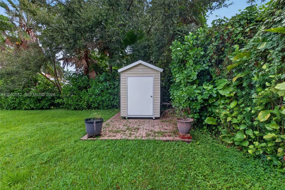 1590 NE 110th St Miami, FL 33161