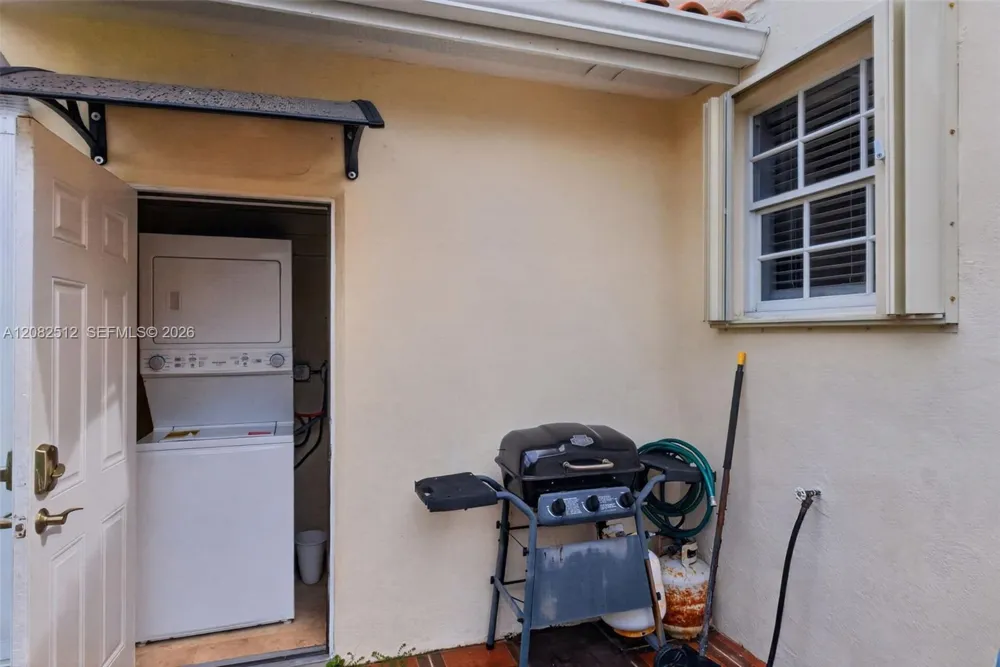 1590 NE 110th St Miami, FL 33161