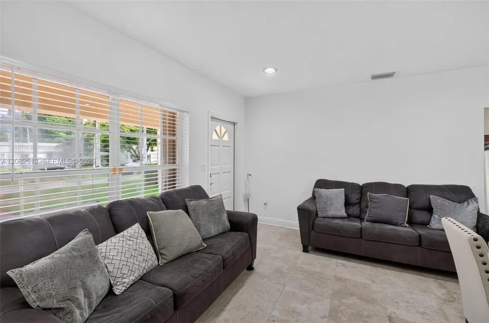 1590 NE 110th St Miami, FL 33161