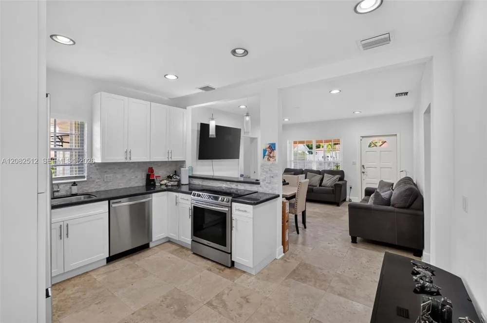 1590 NE 110th St Miami, FL 33161