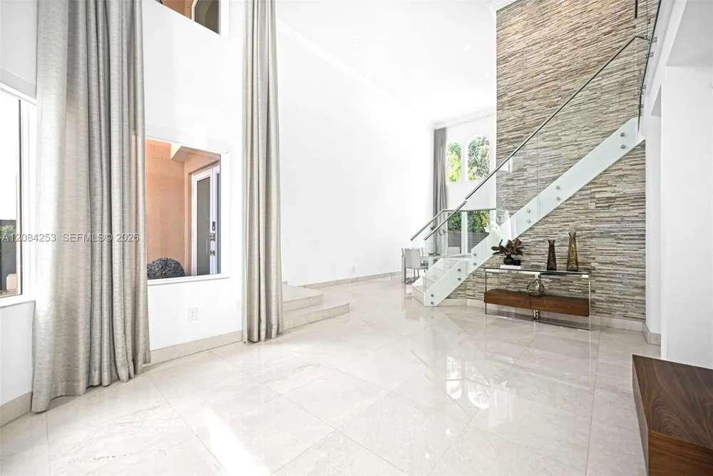10957 NW 73rd Ter Doral, FL 33178