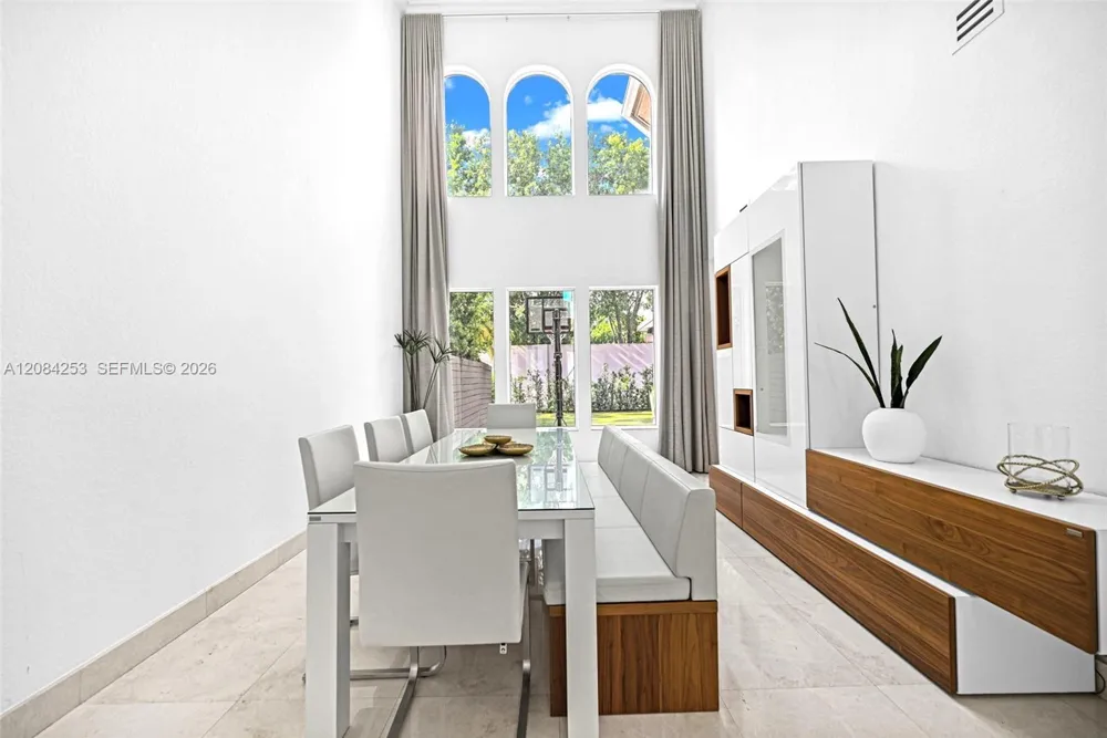 10957 NW 73rd Ter Doral, FL 33178