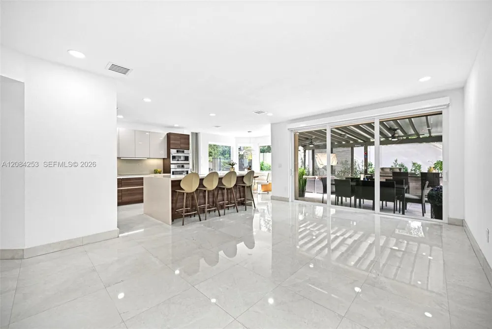 10957 NW 73rd Ter Doral, FL 33178