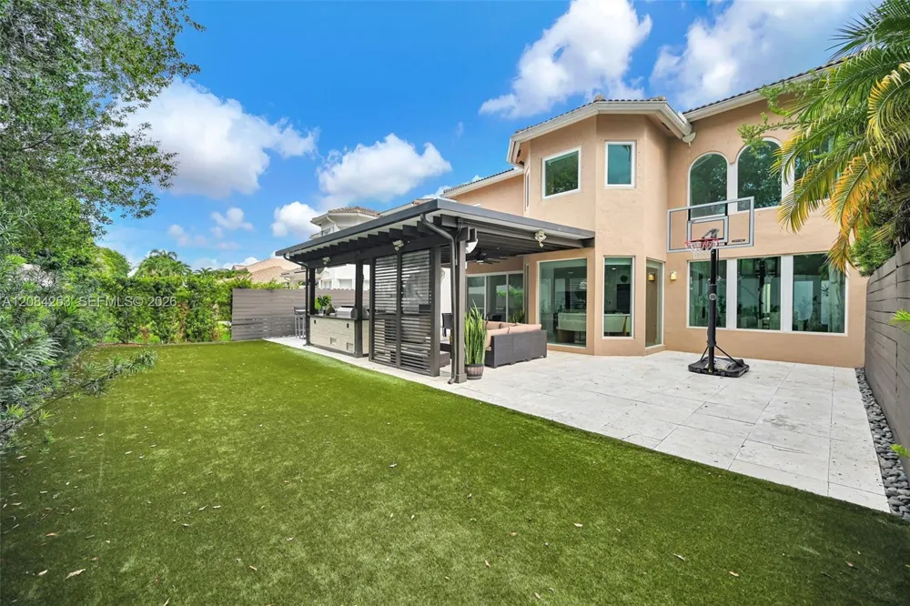 10957 NW 73rd Ter Doral, FL 33178