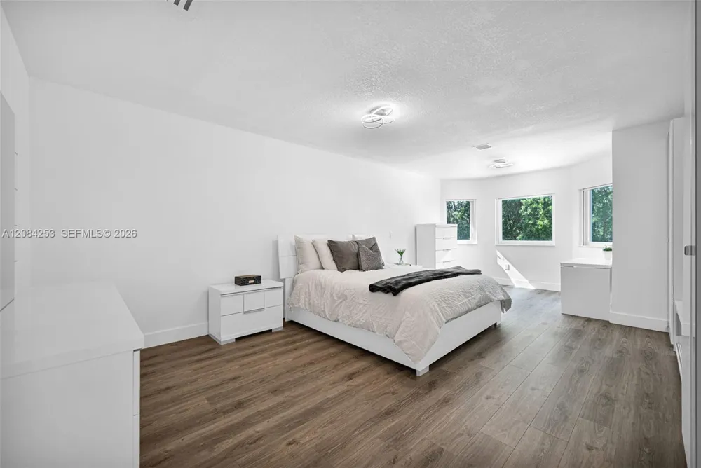 10957 NW 73rd Ter Doral, FL 33178