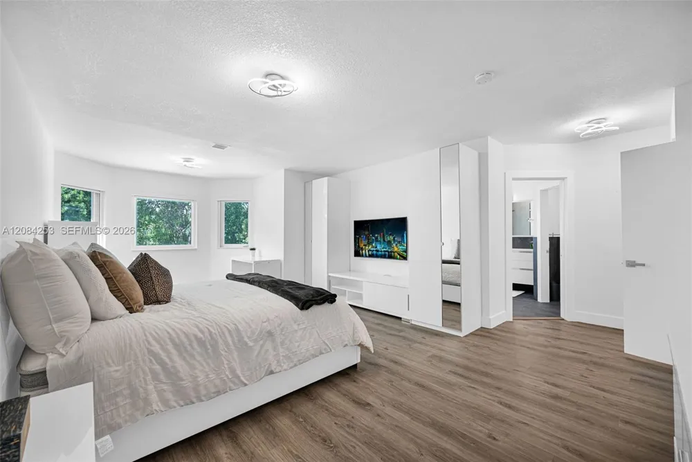 10957 NW 73rd Ter Doral, FL 33178