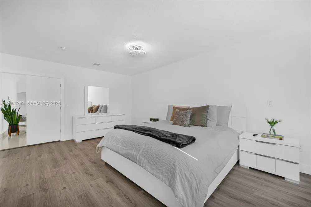 10957 NW 73rd Ter Doral, FL 33178