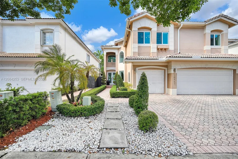 10957 NW 73rd Ter Doral, FL 33178