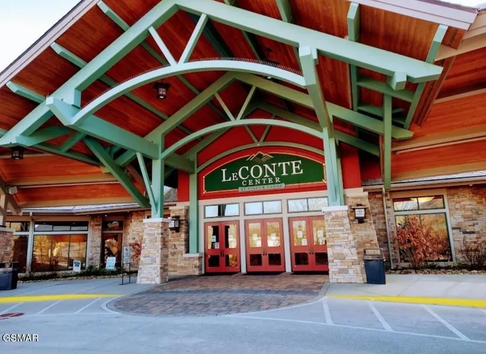 335 Greenwood Way Pigeon Forge, TN 37863