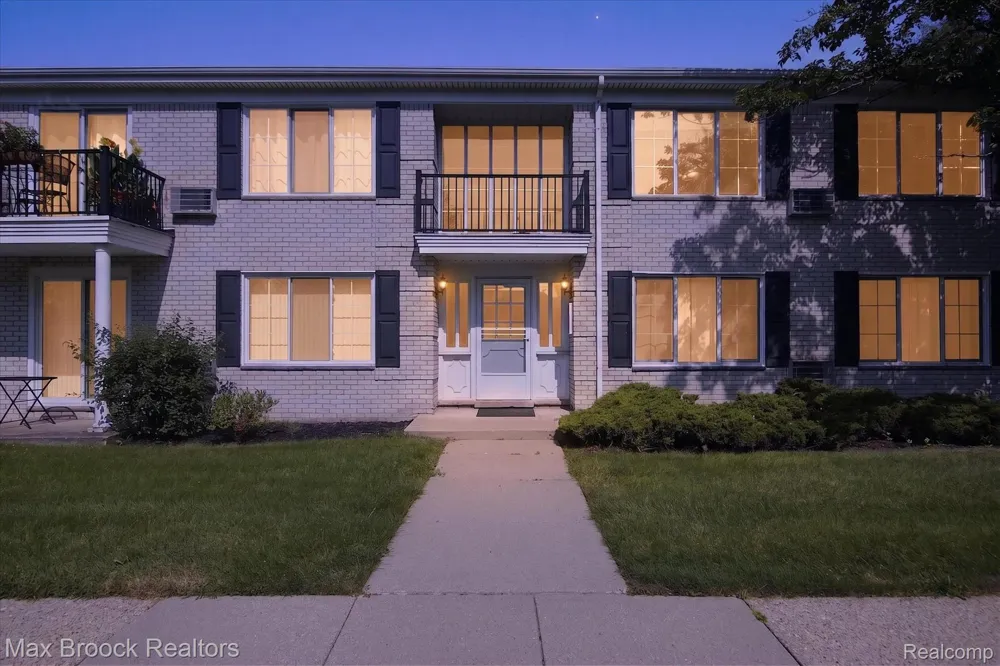 100 W Hickory Grove Road #C6 Bloomfield Charter Township, MI 48304