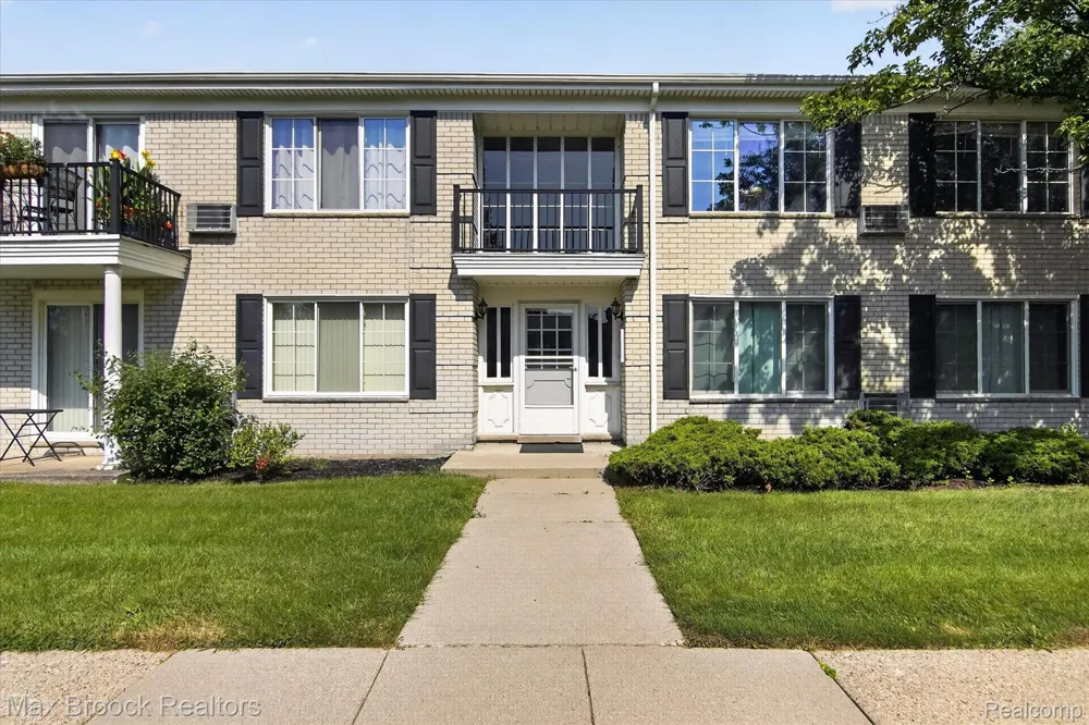 100 W Hickory Grove Road #C6 Bloomfield Charter Township, MI 48304