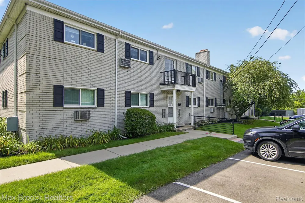 100 W Hickory Grove Road #C6 Bloomfield Charter Township, MI 48304