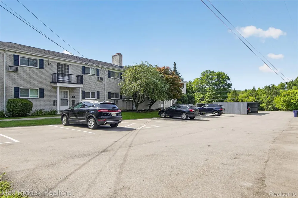 100 W Hickory Grove Road #C6 Bloomfield Charter Township, MI 48304