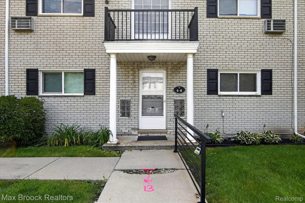 100 W Hickory Grove Road #C6 Bloomfield Charter Township, MI 48304