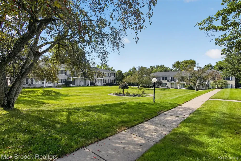100 W Hickory Grove Road #C6 Bloomfield Charter Township, MI 48304