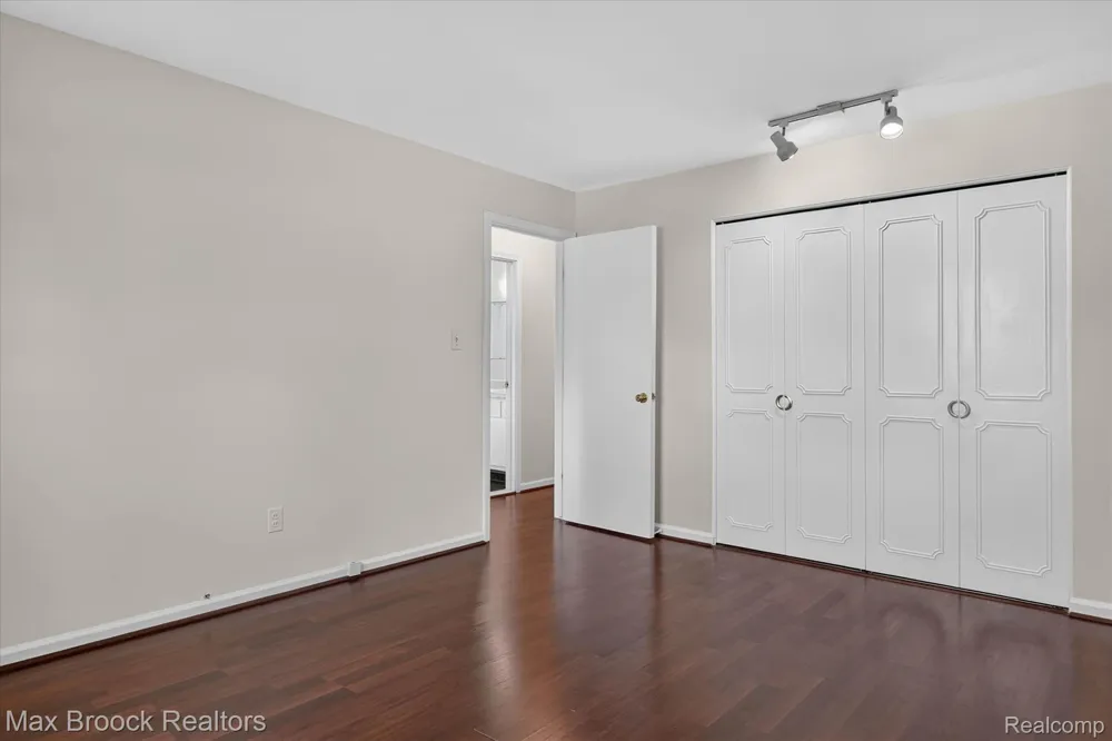 100 W Hickory Grove Road #C6 Bloomfield Charter Township, MI 48304