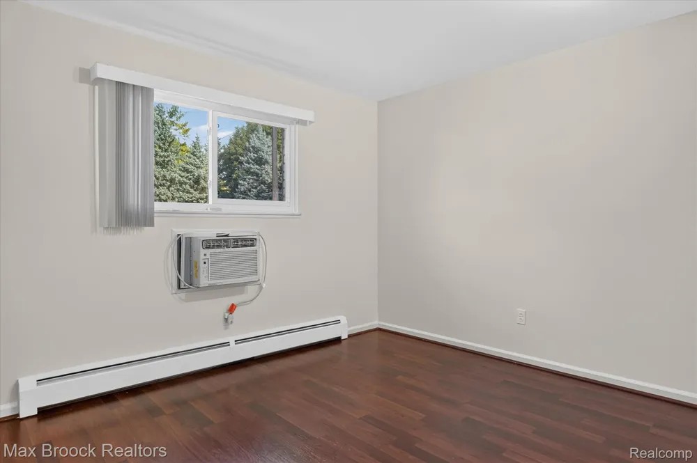 100 W Hickory Grove Road #C6 Bloomfield Charter Township, MI 48304