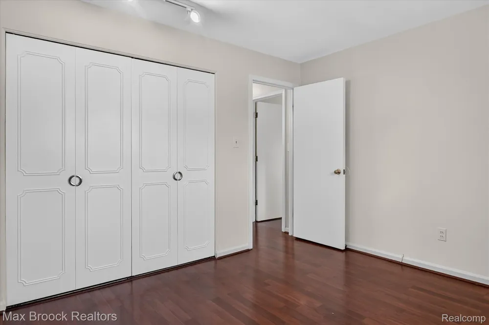 100 W Hickory Grove Road #C6 Bloomfield Charter Township, MI 48304