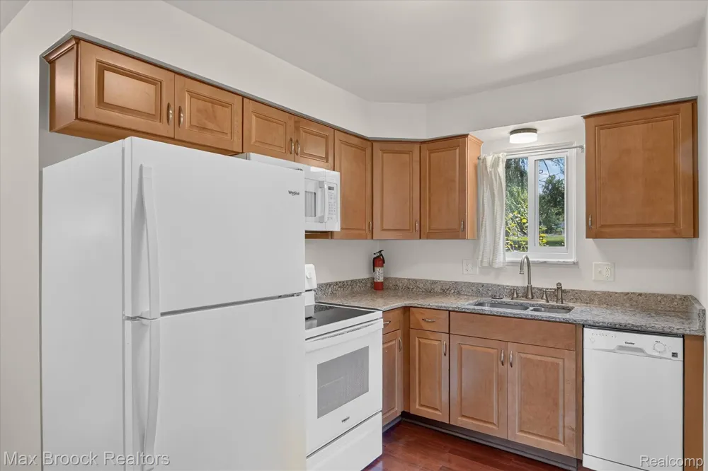 100 W Hickory Grove Road #C6 Bloomfield Charter Township, MI 48304