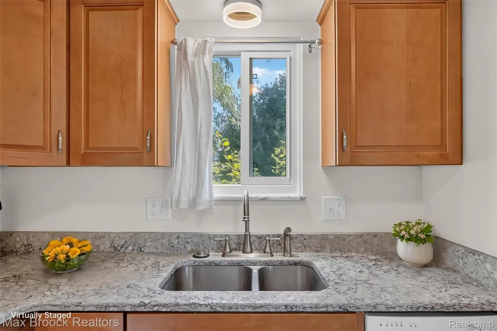 100 W Hickory Grove Road #C6 Bloomfield Charter Township, MI 48304