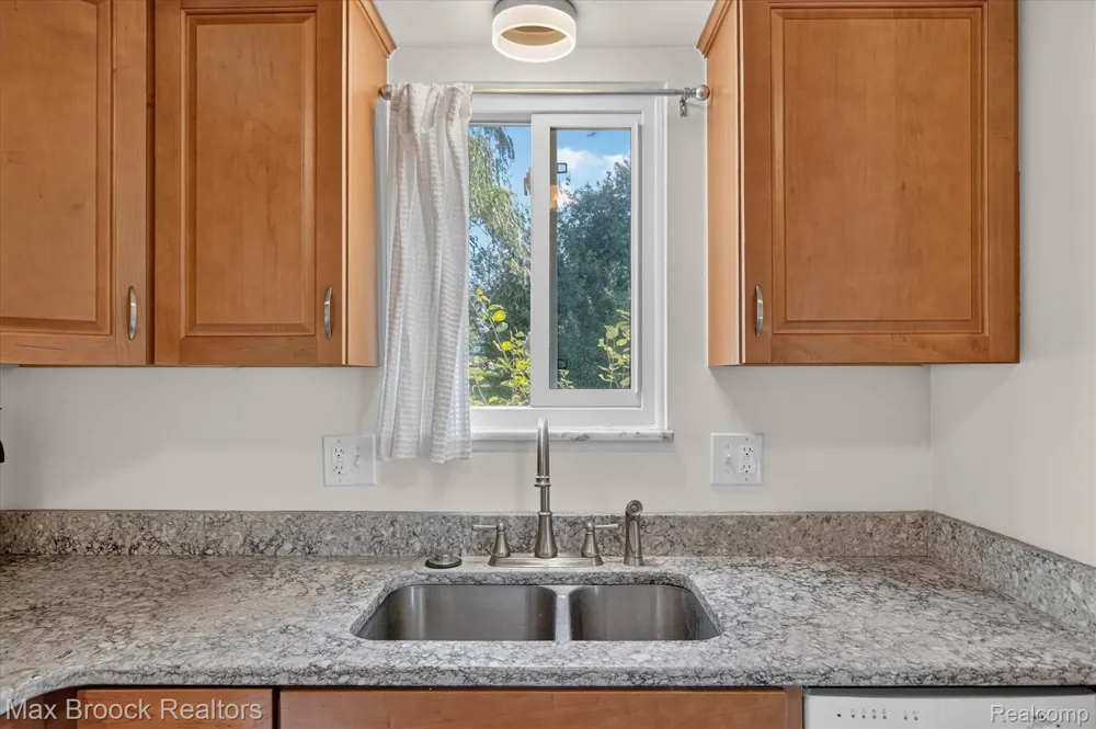 100 W Hickory Grove Road #C6 Bloomfield Charter Township, MI 48304
