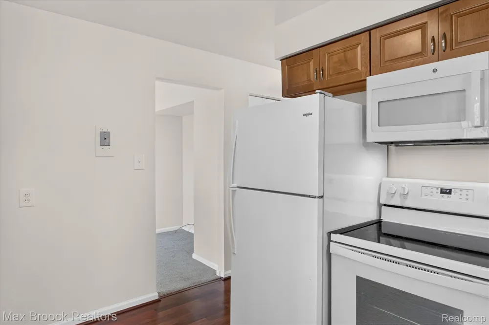 100 W Hickory Grove Road #C6 Bloomfield Charter Township, MI 48304
