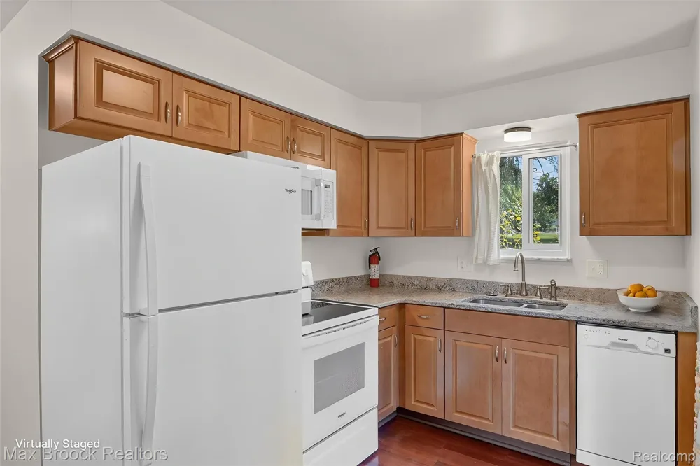 100 W Hickory Grove Road #C6 Bloomfield Charter Township, MI 48304