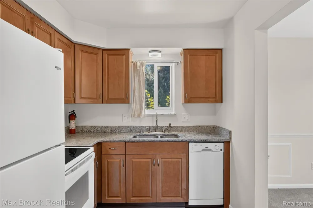 100 W Hickory Grove Road #C6 Bloomfield Charter Township, MI 48304