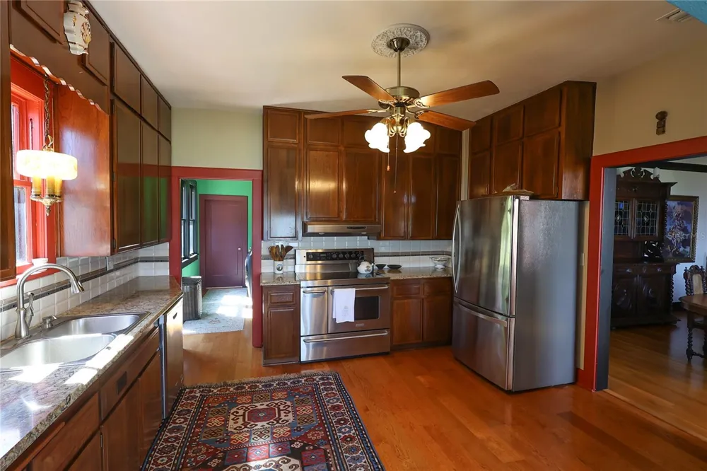 706 S LAKESHORE BOULEVARD Lake Wales, FL 33853