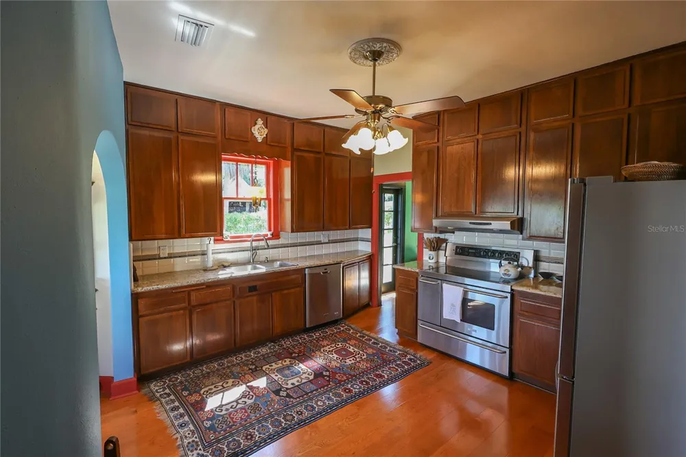 706 S LAKESHORE BOULEVARD Lake Wales, FL 33853