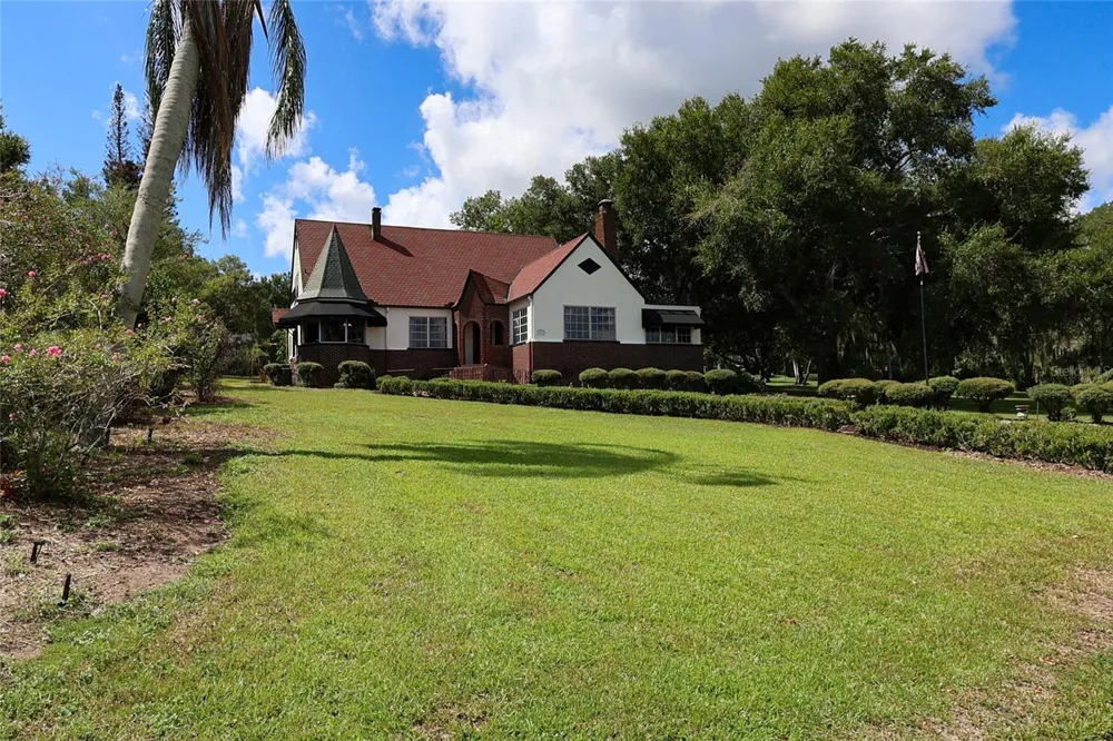 706 S LAKESHORE BOULEVARD Lake Wales, FL 33853