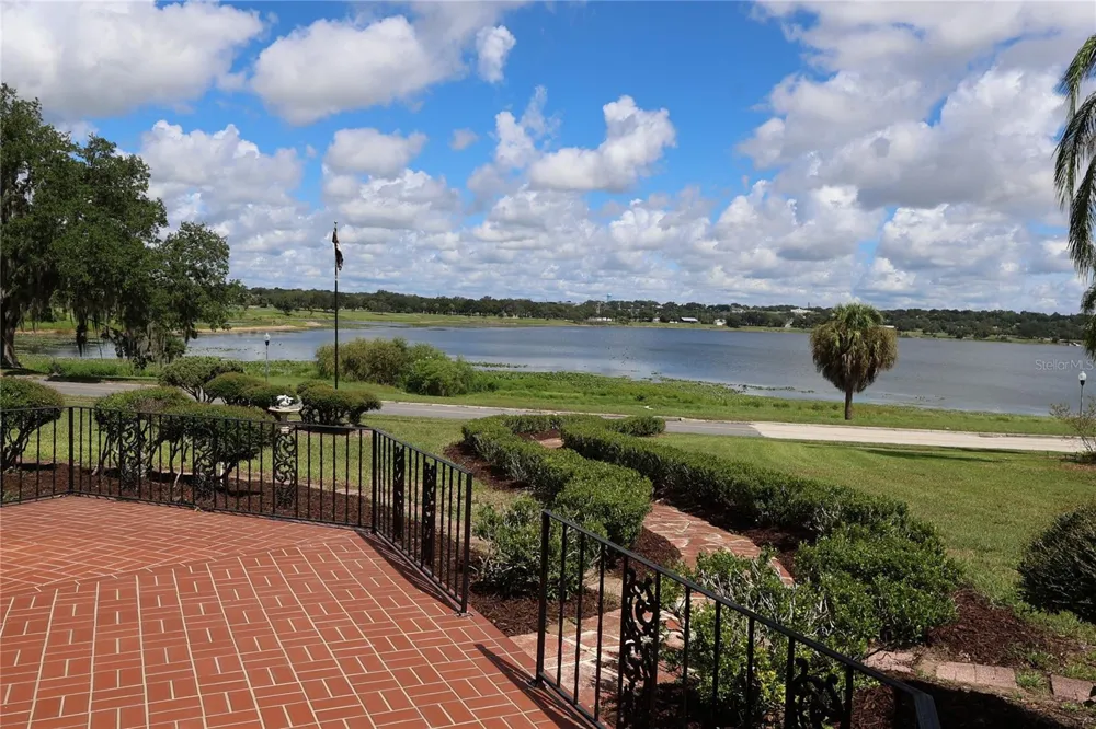 706 S LAKESHORE BOULEVARD Lake Wales, FL 33853