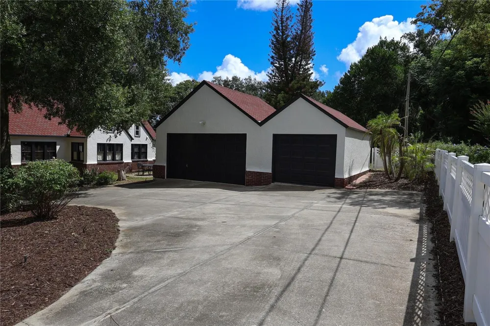 706 S LAKESHORE BOULEVARD Lake Wales, FL 33853