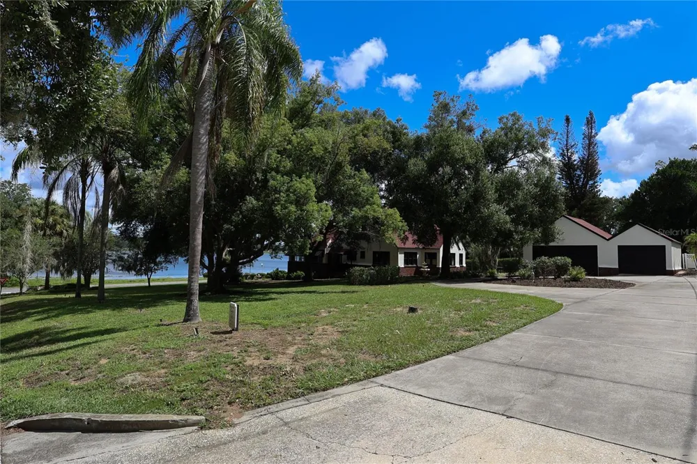 706 S LAKESHORE BOULEVARD Lake Wales, FL 33853