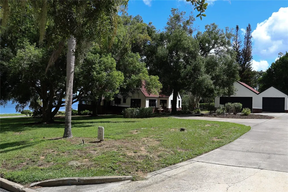 706 S LAKESHORE BOULEVARD Lake Wales, FL 33853