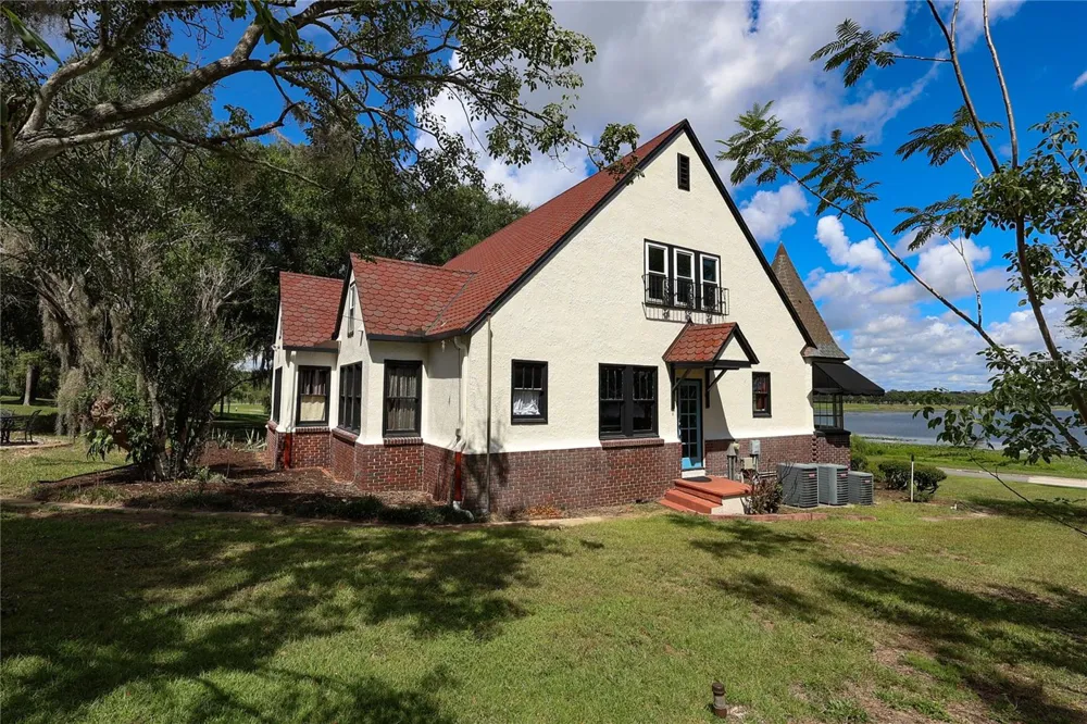 706 S LAKESHORE BOULEVARD Lake Wales, FL 33853