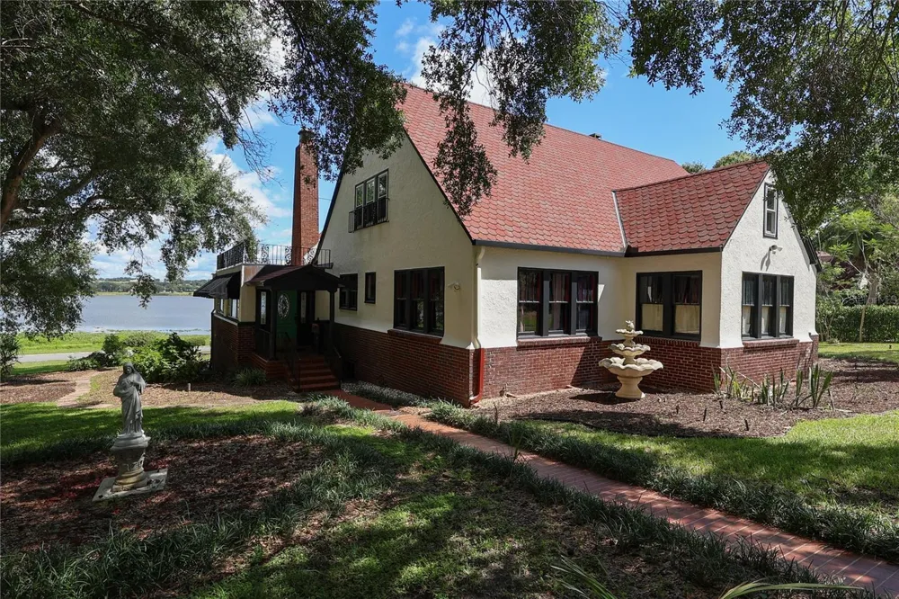706 S LAKESHORE BOULEVARD Lake Wales, FL 33853