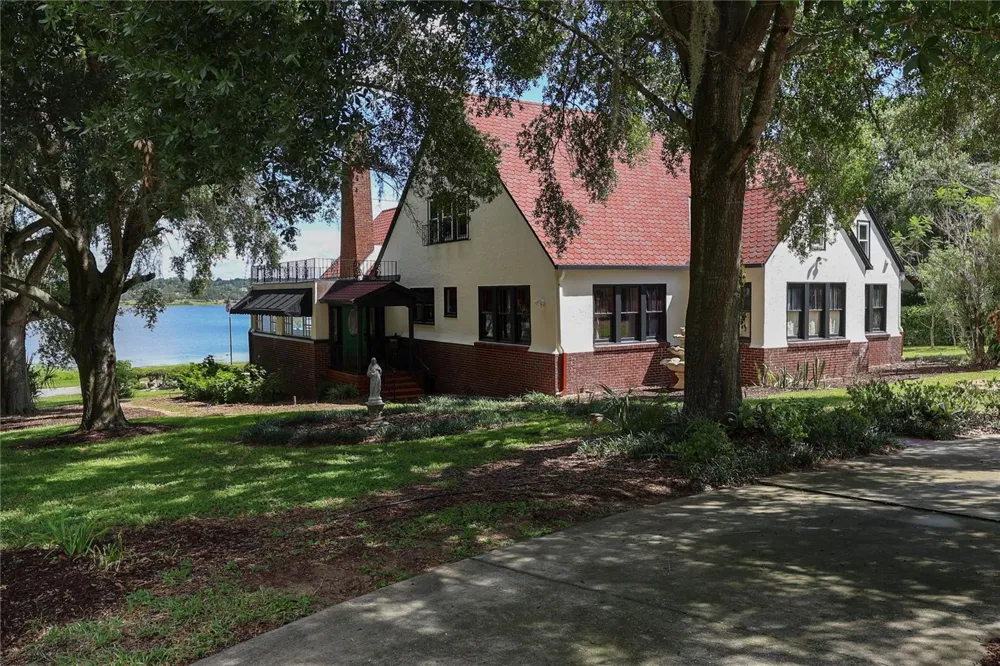 706 S LAKESHORE BOULEVARD Lake Wales, FL 33853