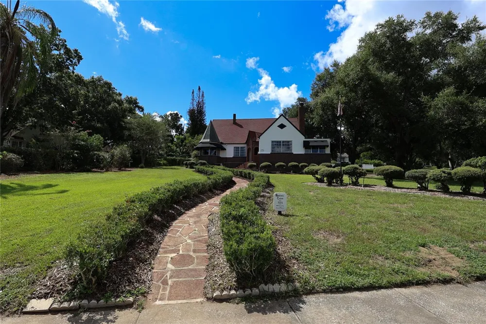 706 S LAKESHORE BOULEVARD Lake Wales, FL 33853