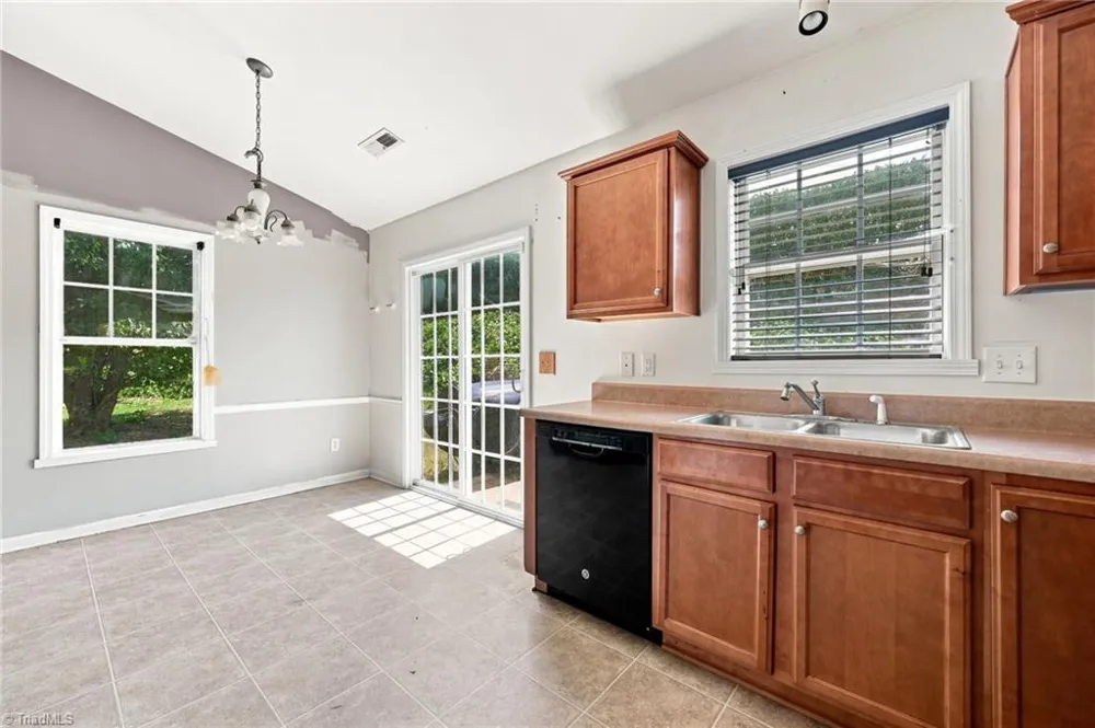 306 Walden Ridge Court Winston-Salem, NC 27127