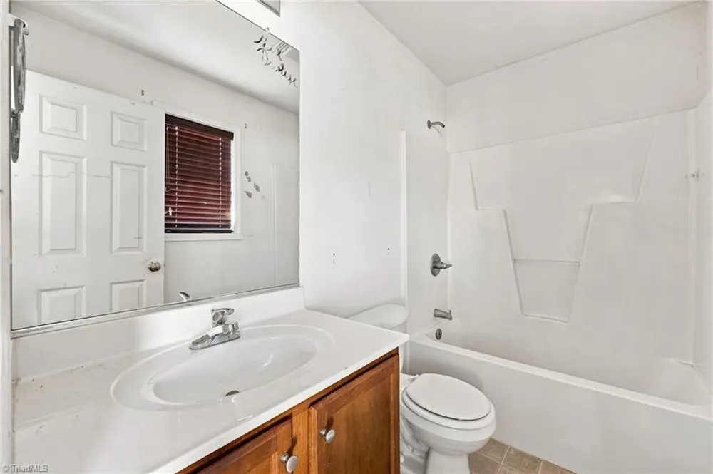 306 Walden Ridge Court Winston-Salem, NC 27127