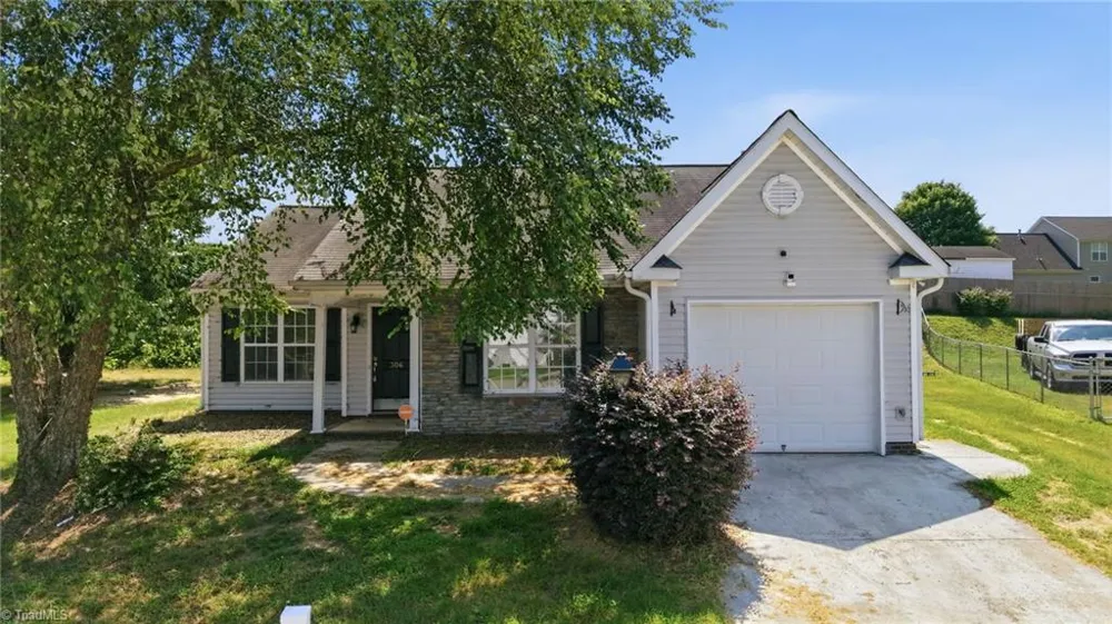 306 Walden Ridge Court Winston-Salem, NC 27127