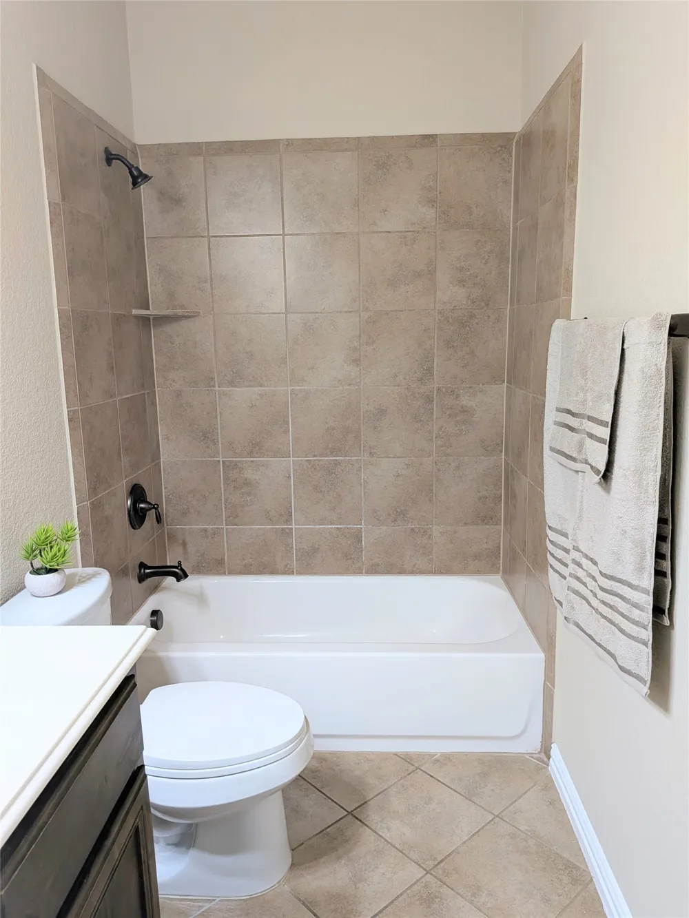 408 Valley Ridge Drive Red Oak, TX 75154