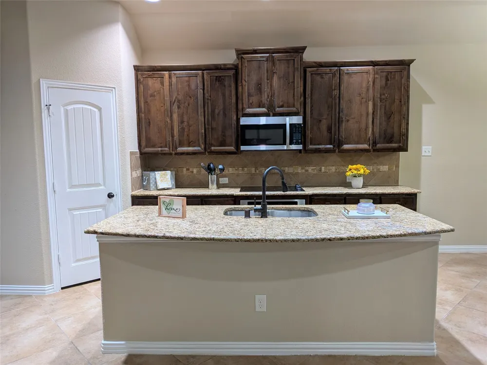 408 Valley Ridge Drive Red Oak, TX 75154