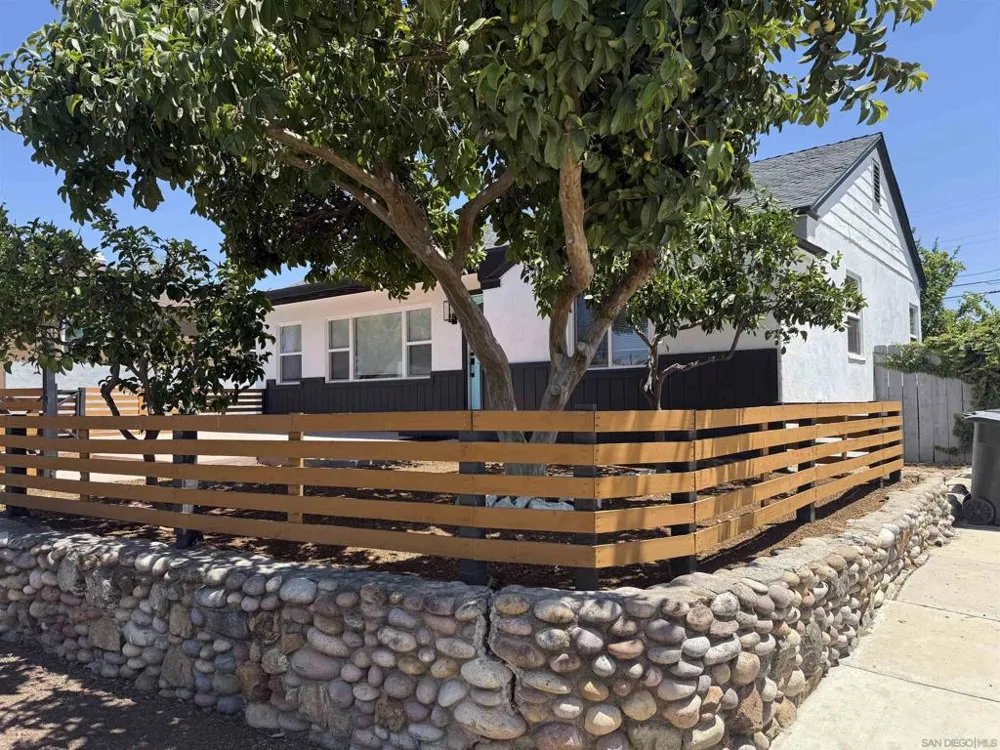 1661 Colfax Dr Lemon Grove, CA 91945