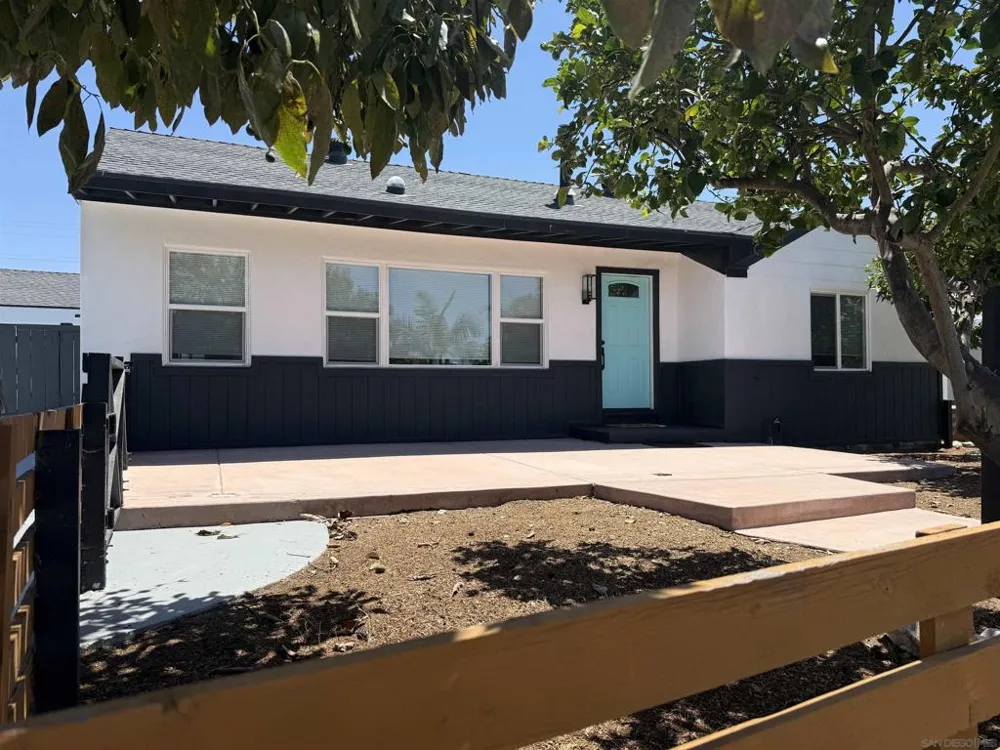 1661 Colfax Dr Lemon Grove, CA 91945