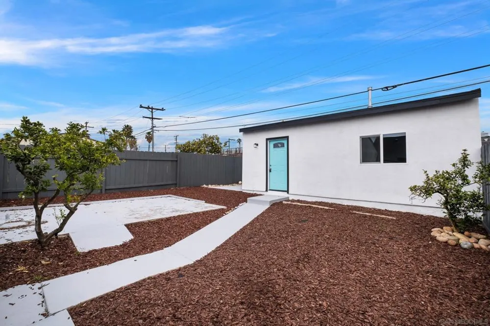 1661 Colfax Dr Lemon Grove, CA 91945